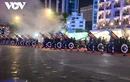 Trận địa pháo khai hỏa đêm sơ duyệt trong tiếng hò reo của người dân